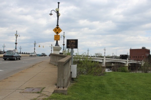 A sign at the southwest entrance to the bridge.